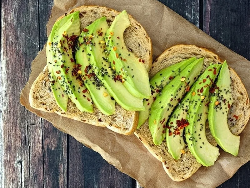 Bánh mì bơ bao nhiêu calo?